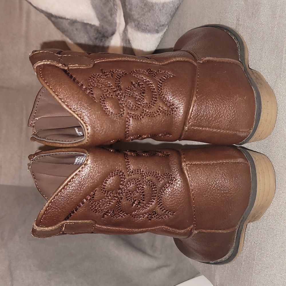 Cat and Jack size 5 Toddler boots